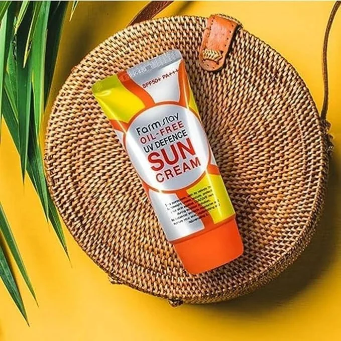 کرم ضد آفتاب بی رنگ فارم استی spf 50 مدل OIL-FREE مناسب پوست های مختلط و چرب حجم 70 میلی لیتر - Image 4